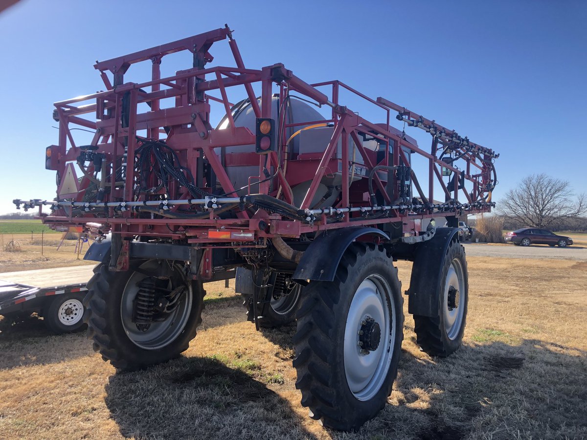 SouthKsAg's tweet photo. 2002 Case IH SPX3200 Sprayer
750 gallon tank, 60/100’ boom, 20/30 inch nozzle spacing, inductor, 3” front fill, EZ Guide 500 EZ Steer guidance, EZ Boom section control, Raven 460 rate controller, 380/90R46 Firestone 95%, about 4,025 hrs
$35,000 USD or best offer
316-644-__07__63 https://t.co/fwMCytspP7