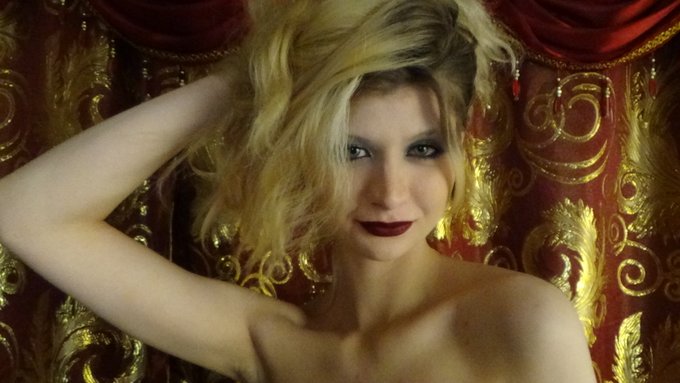 Cum join me on my discord server https://t.co/RSNYam4xcd https://t.co/rGBhIaHjKC