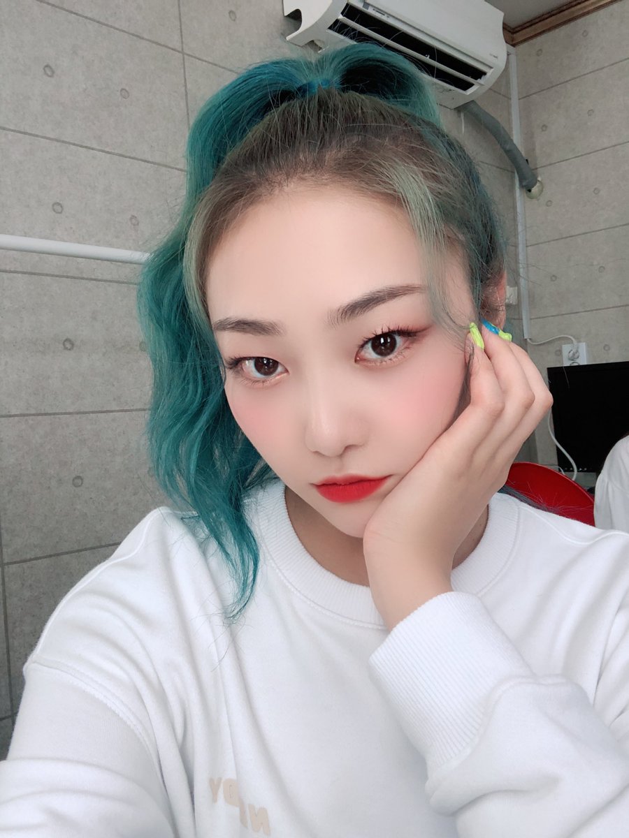 blingbling_new's tweet photo. [💖]
🐈💙☀️
여러분 오늘 더우니까 물 잘 챙겨드세요~~!🥺

#블링블링 #BlingBling #ブリンブリン 
#마린 #MARIN #マリン https://t.co/6Vl9Ja0Erp