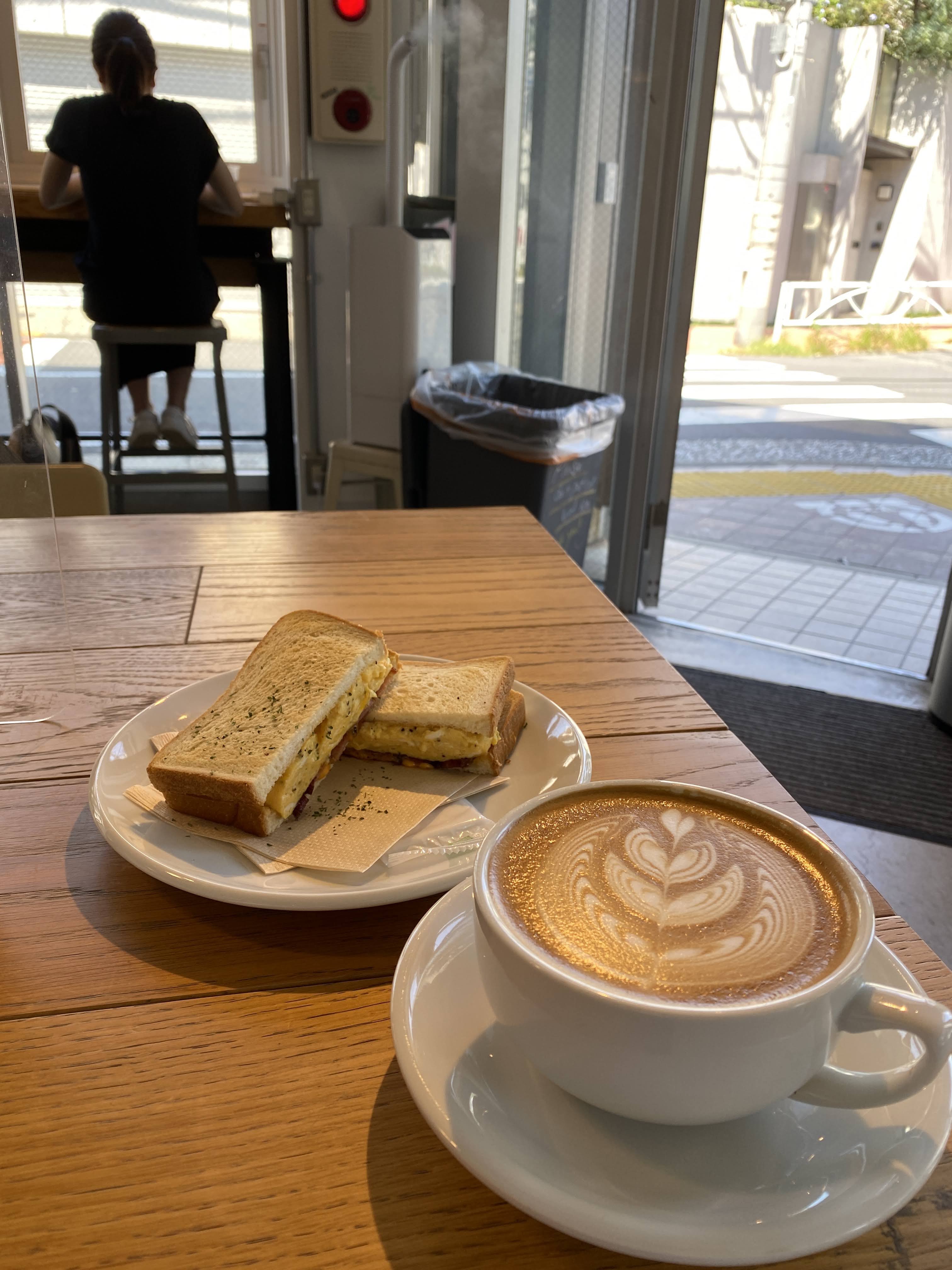 作業向けカフェ情報 Newwork Fun 今日はstreamer Coffee Company Nakameguroに来ています やはりストリーマーコーヒーカンパニーのラテは美味しいですね また店づくりもpc作業前提に作られているので働きやすいです リモートワーク カフェ