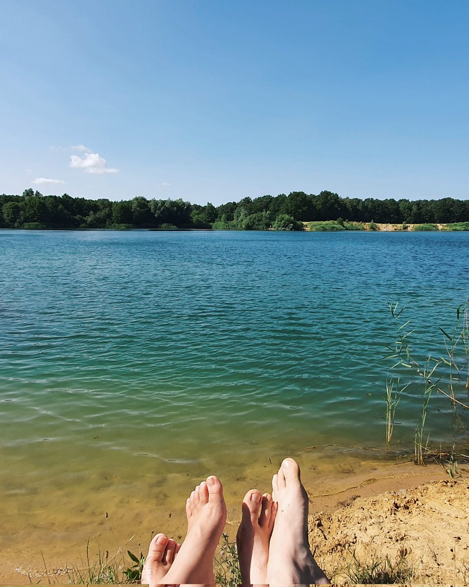 sujiandkai's tweet photo. In search of a not so crowded and at the same time beautiful lake, we drove for about an hour to the east until we found it.👍😉 BTW: New vlog is in the making! #chillday #chillvibes #summervibes #summertime #lakeviews #germanlakes #germanytravel #nicelake #calmlake #secretspot https://t.co/faa9hM1in4
