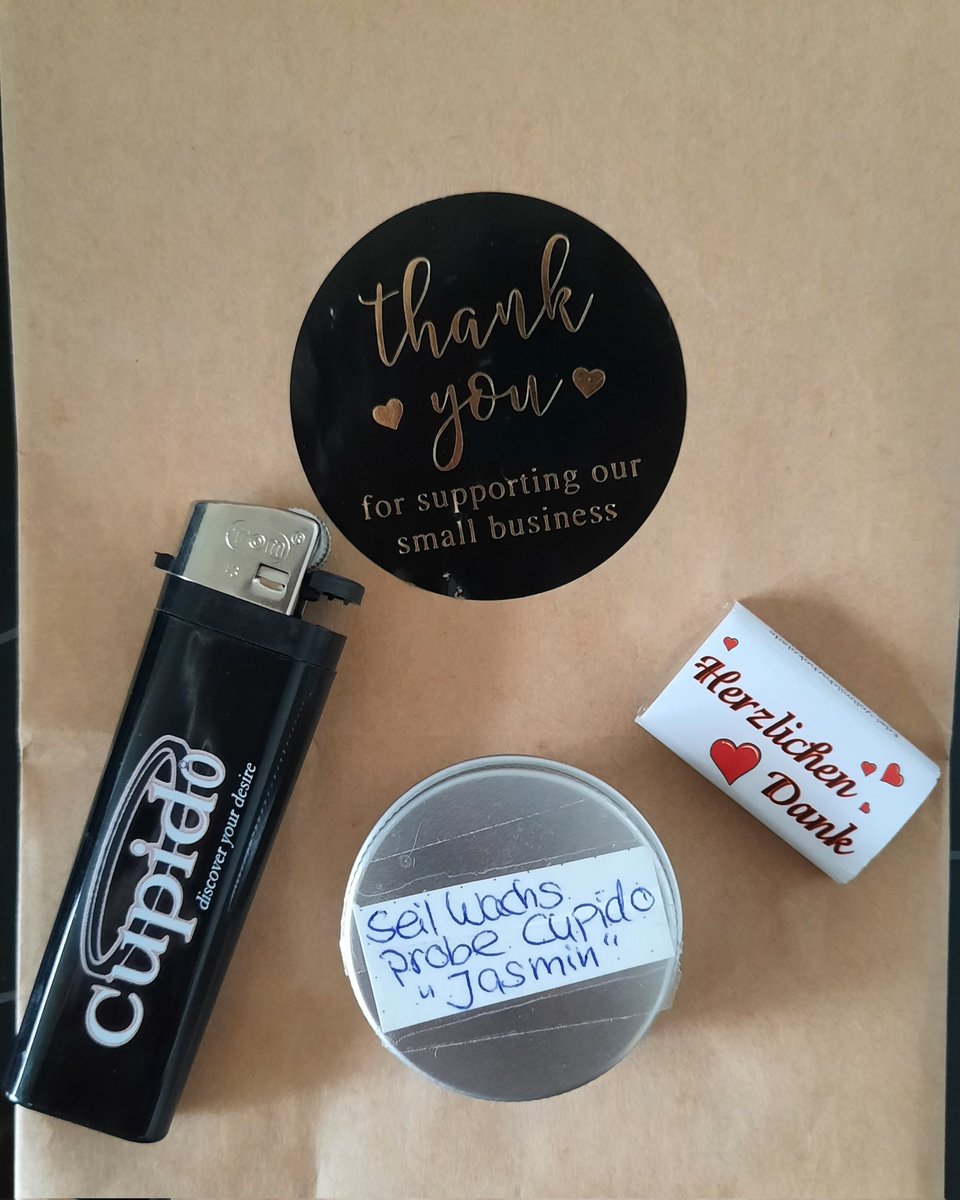 ExhiSchreibt's tweet photo. Mein Paket von @cupido_desire kam an! 😍 Ich bin wieder ganz hin und weg von der Liebe, die in den Sachen steckt! Einfach großartig! Vielen lieben Dank 🏳️‍🌈
Jasmin richt übrigens äußerst ansprechend... 🥰

@FetischGmbH 🏳️‍🌈 @devianceapp 🏳️‍🌈
#kerzen #juteseil #gag
#unbezahltewerbung https://t.co/XC8do5UiT6