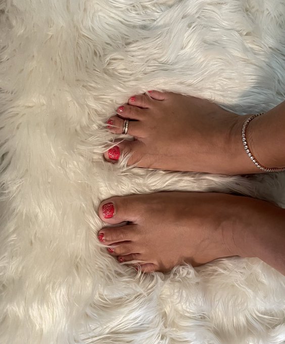 I love the feel of my soft furry rug on my feet #namoraminx #bbw #footmodel #feetstagram #FOOTFETİSH<a href="/tag/loveyourself"class="tags"><span>#loveyourself</span></a><a href="/tag/footfetish"class="tags"><span>#footfetish</span></a><a href="/tag/bbw"class="tags"><span>#bbw</span></a><a href="/tag/footmodel"class="tags"><span>#footmodel</span></a><a href="/tag/feetstagram"class="tags"><span>#feetstagram</span></a>