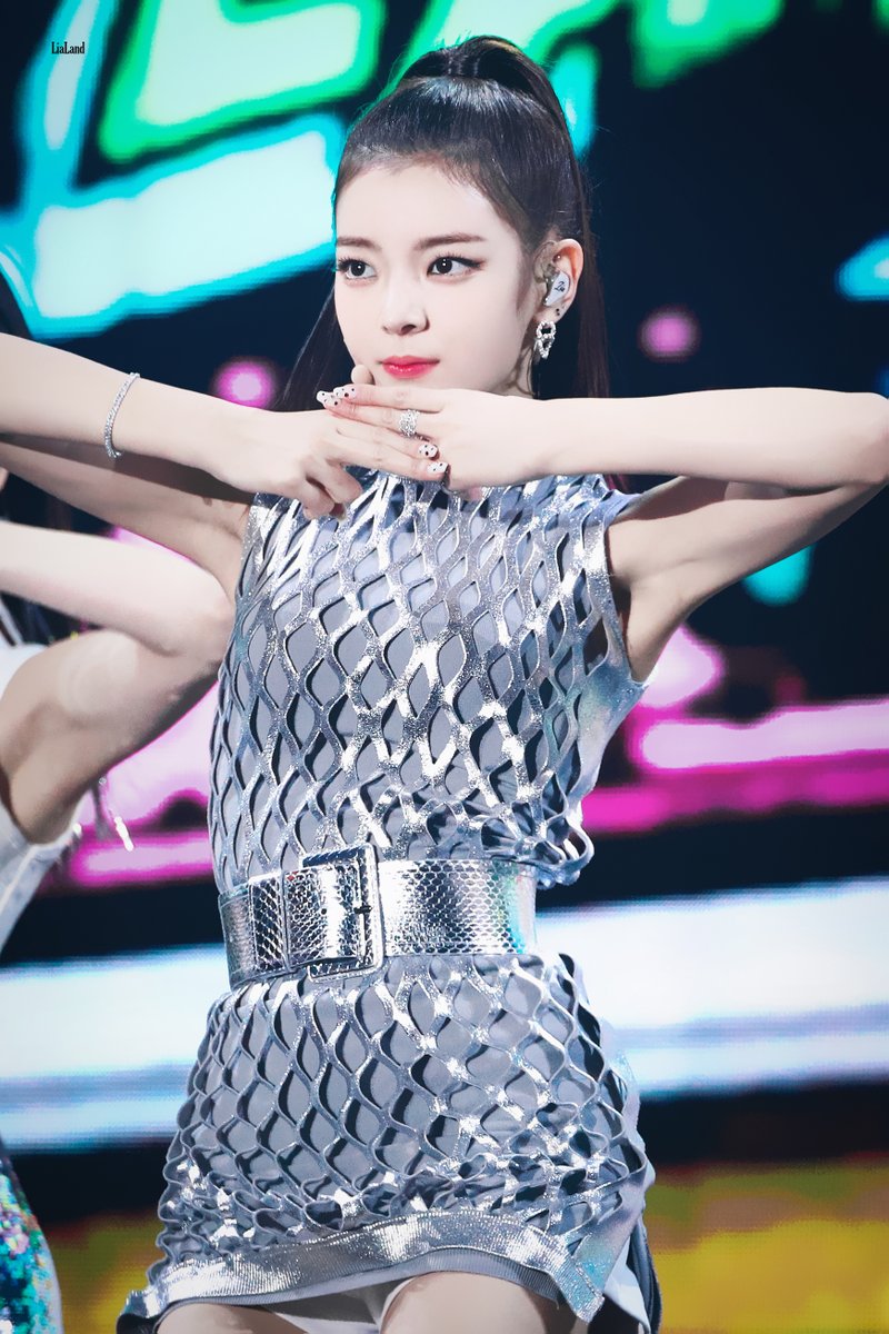 HAPPY BIRTHDAY Lia🤍

#믿지의_행복지수는_지수에게 #LoveLIADay 
#ITZY #LIA #리아 #있지