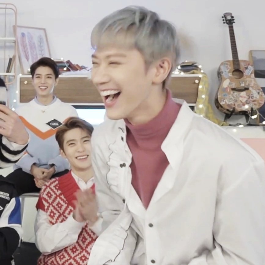 ดูสายตาแจยอน เหมือนแมวมองเจ้าของเลยอ่ะ