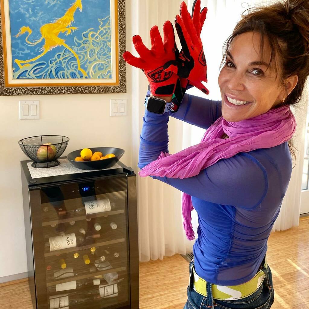 Seriously! The birthday that just keeps giving. Thank you @heidi.breese @lindabertie for my @troyleedesigns gloves. I feel faster already! Oh, and the bubbly bonus was awesome too! xoxoxoxoxo #friendsrock #stretchingthisoutforaslongaspossible #birthday #… instagr.am/p/CRk0k7opuCG/