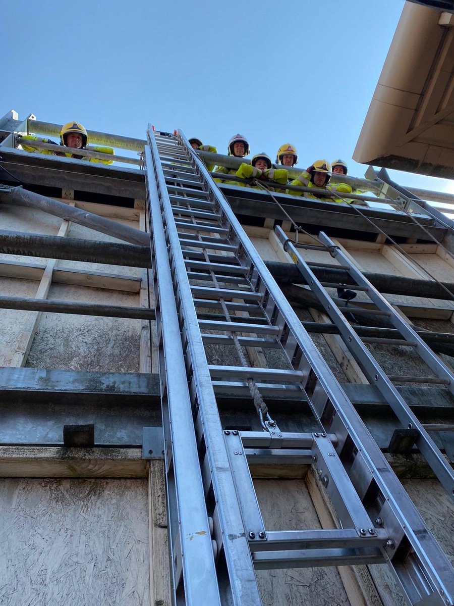 TwfrsT's tweet photo. Course 53/21 taking part in scenarios.
#53/21 #Training https://t.co/9m0SiNB21z