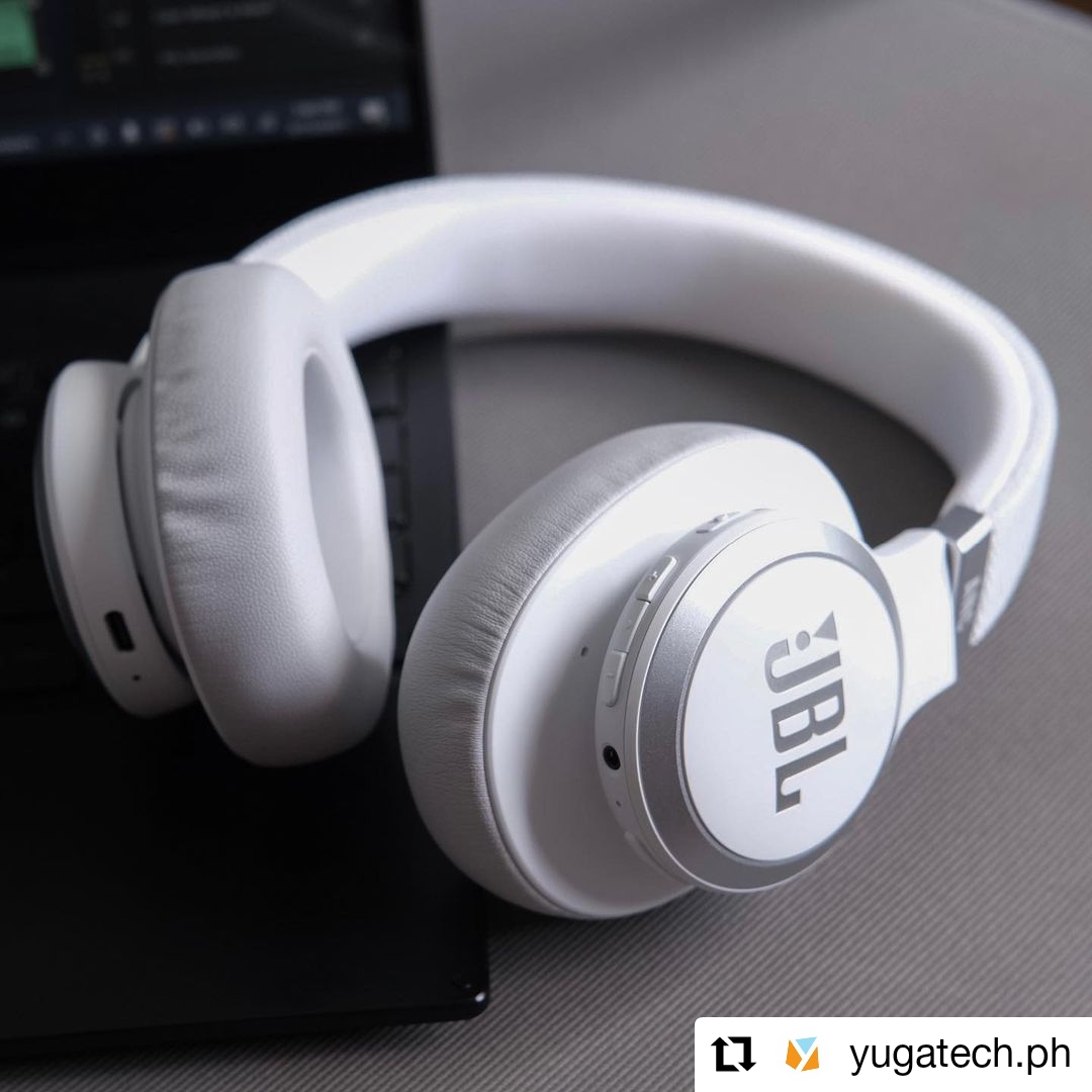 JBLPH's tweet photo. #Repost @yugatech.ph
For content creators &amp; digital creatives, the #JBLLive660NC over-ear headphones is equipped w/ massive 40mm drivers, Adaptive Noise Cancelling, voice assistant, &amp; up to 50 hrs battery life.

₱10,999
#JBLPH #DareToListen #SoundThatFitsYou #JBLSignatureSound https://t.co/0lrnCNxA77