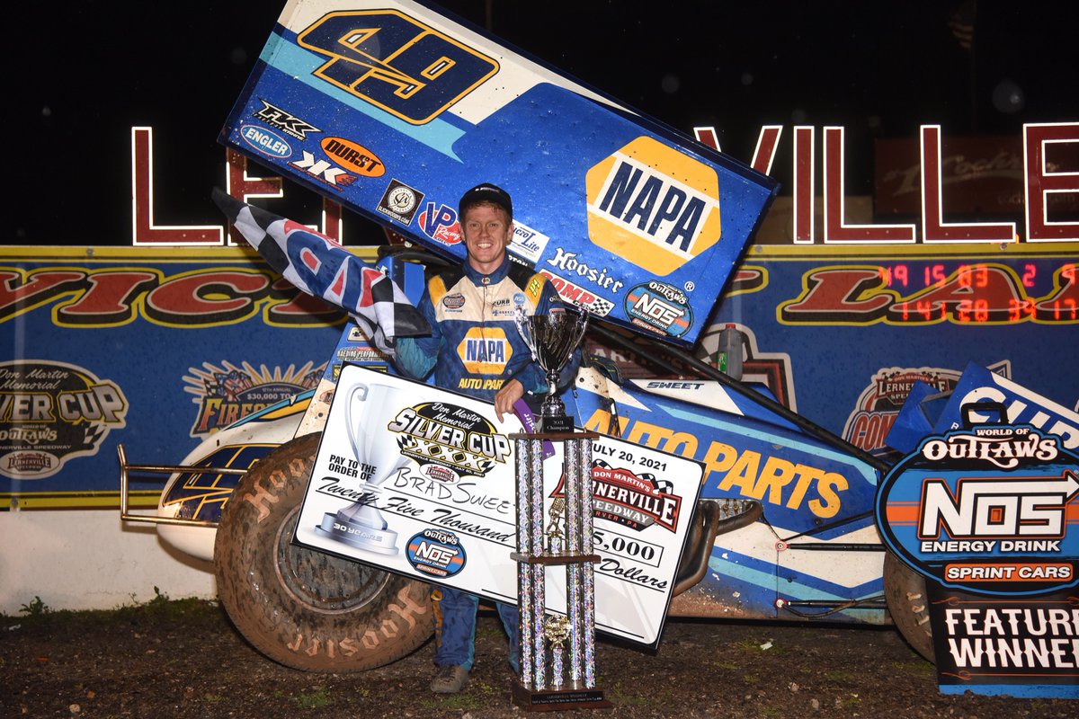 UsaSprint's tweet photo. Brad Sweet wins the Don Martin Memorial/Silver Cup at Lernerville Speedway @BradSweet49 @Lernerville @WorldofOutlaws #SilverCupXXX https://t.co/88FqR7KiZR