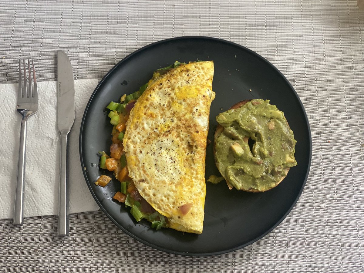 KateEhle's tweet image. FIRST TIME FOLDING AN OMLETTE WITHOUT IT BREAKING!!!!