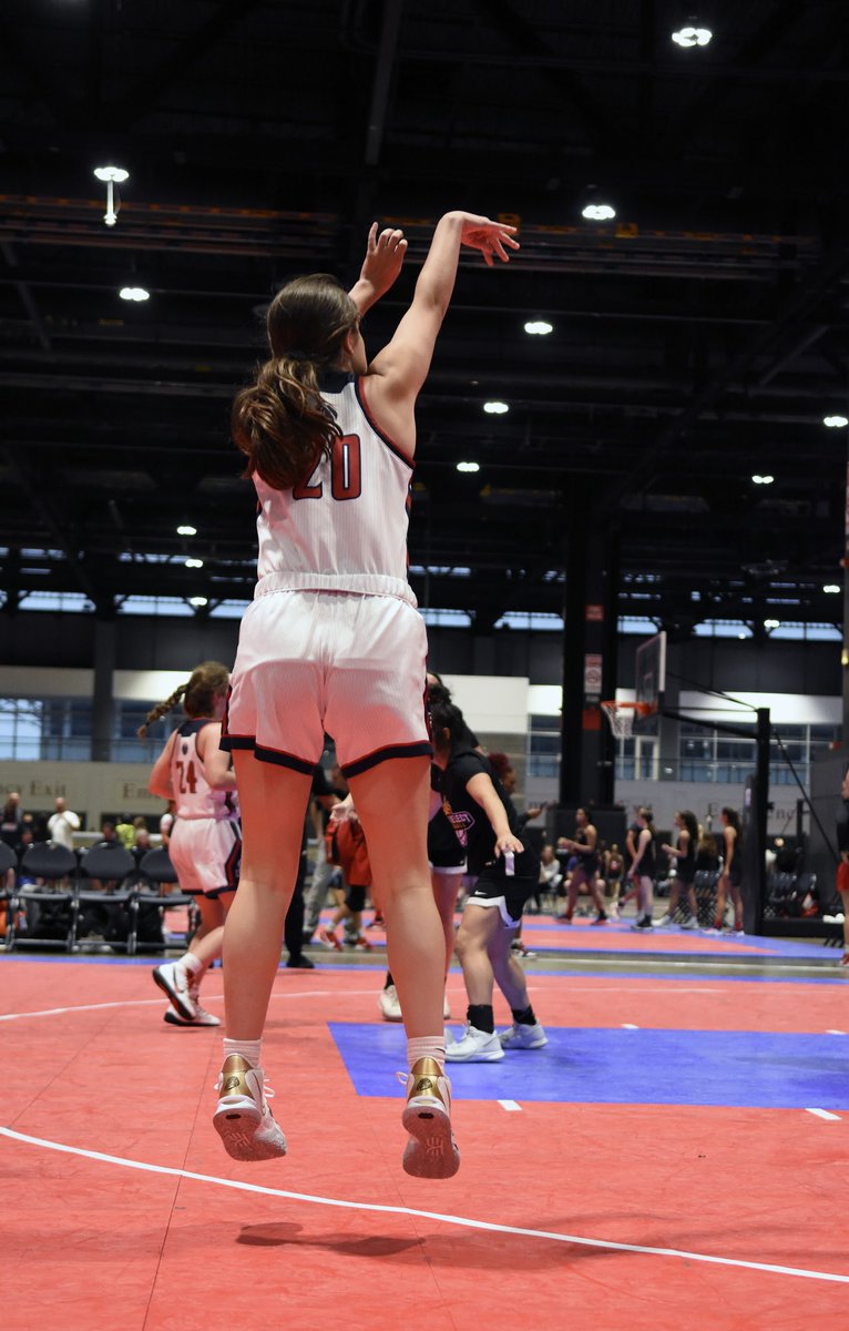 ICYMI: Sophie goes 15-19 from👌at the Nike Nationals