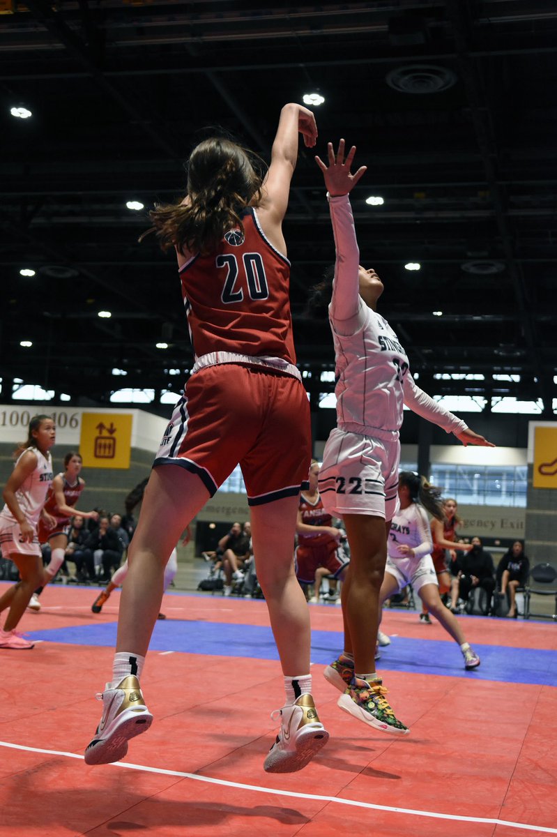 KansasEliteWBB's tweet photo. ICYMI: Sophie goes 15-19 from👌at the Nike Nationals https://t.co/DYtHKQ9C69
