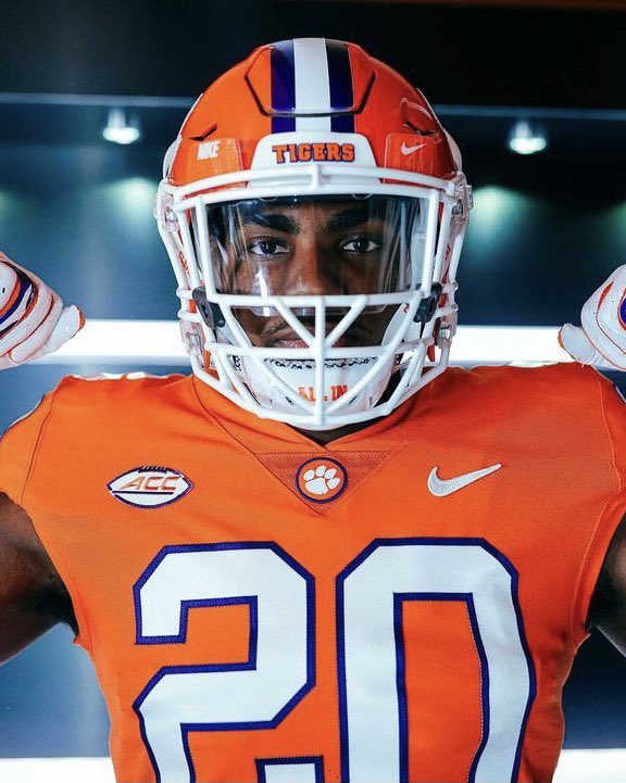 ClemsonUniforms's tweet photo. How do we feel about the โTIGERSโ wordmark potentially replacing the ACC logo on the helmet bumper? ๐
Several players were photographed wearing these in last weekโs #CUShowcase
๐ธ: IG / kobepace_ (@kobe_p14) https://t.co/bQ7Lw02iqn