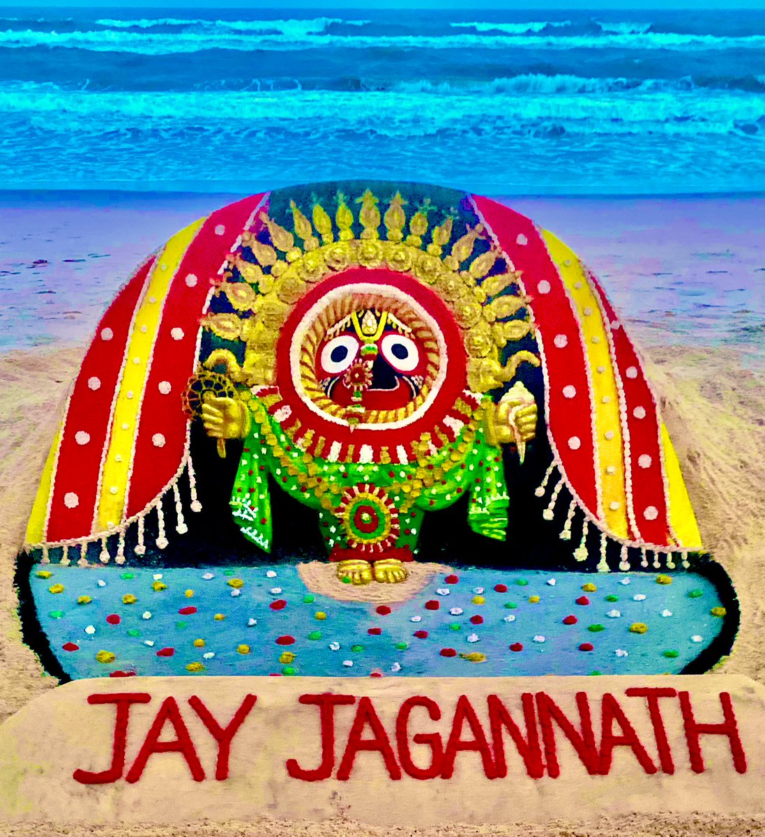 ମହାପ୍ରଭୁ ଶ୍ରୀଜଗନ୍ନାଥଂକ ସୁନାବେଶ ଶୁଭ ଅବସରରେ ଜଗତ କଲ୍ୟାଣ ପାଇଁ ପ୍ରାର୍ଥନା । My sand art on #Sunabesha of Lord Jagannath at Puri beach. May Mahaprabhu bless all. #RathaJatra2021