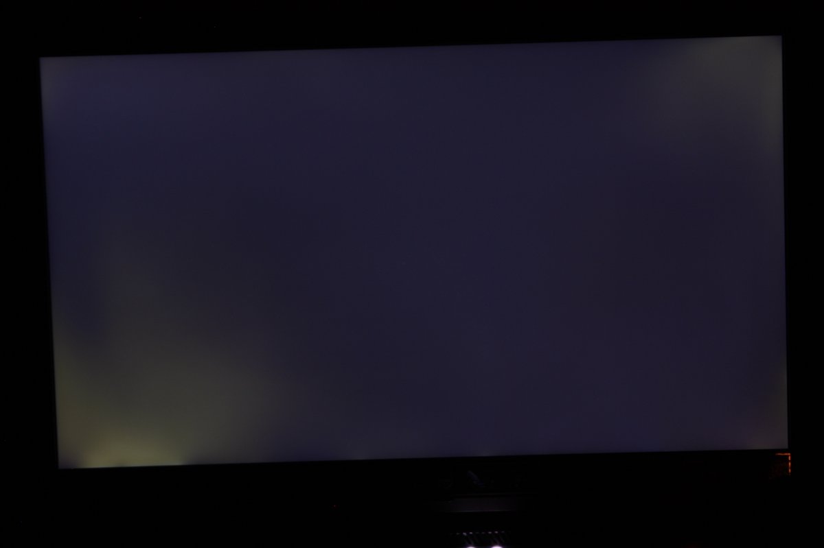 AllenNgoNBC's tweet photo. might want to fix that horrible screen bleeding on some of your laptops, Asus https://t.co/e0Xah9sxKv