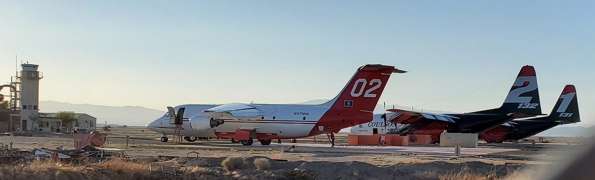 aerospacevly's tweet photo. #peakfire Coulson Aviation C-130 LATs 131, 132 &amp; Neptune Aviation BAe 146 LAT 02 reloading at Fox Tanker Tase and on their way to get final drops in before nightfall. https://t.co/9JAZZC3N4j