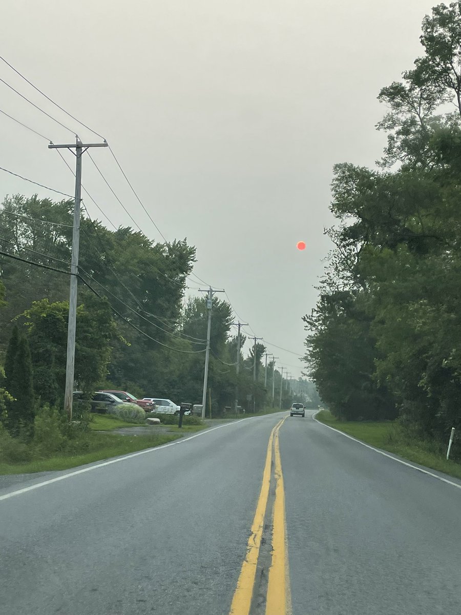 lilbeaner24's tweet image. Red sun from this morning. No filters. Taken around 6:30 am.