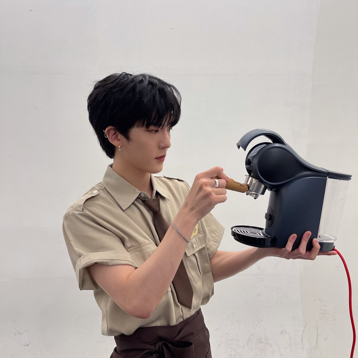 junghoonluvr's tweet image. barista junghoon era #oxtalks