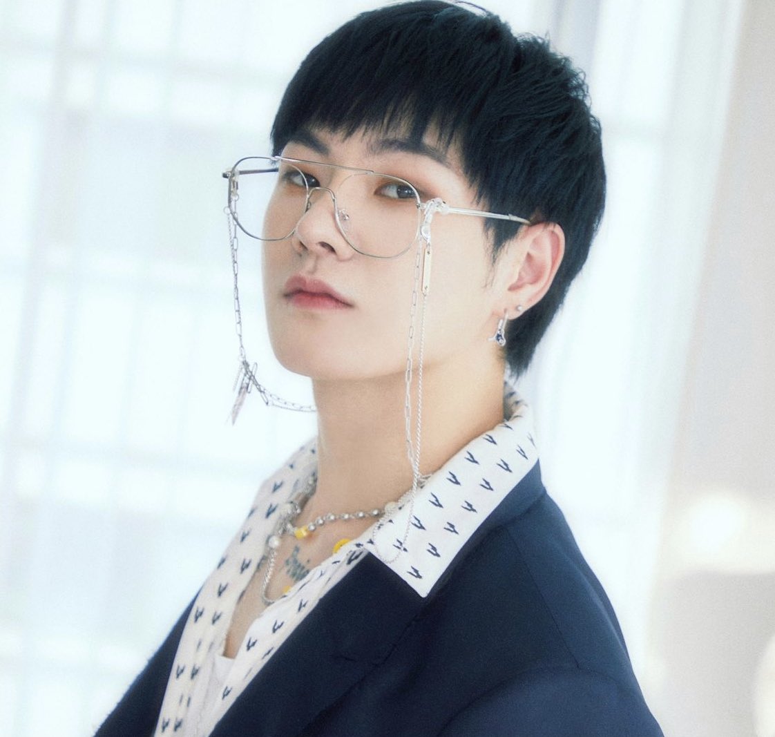 HANSELOOK's tweet photo. HE!!!!!!! https://t.co/nZj0HJw9LF