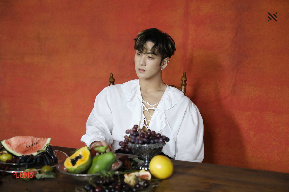 i love the green wall behind him