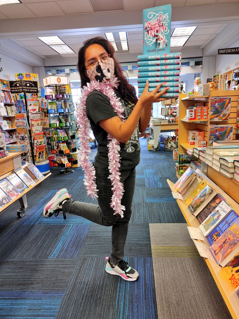 BooksIncStores's tweet photo. This #TeenTuesday we have found our favorite summer read (so far)😉
Your next favorite book will definitely be "Instructions for Dancing" by @NicolaYoon
#BooksIncLaurel #BooksInc #YAatBooksInc #NicolaYoon #InstructionsForDancing #SummerReading #ShopLocal #IndieBookstore #YA https://t.co/HDwwchzuUf