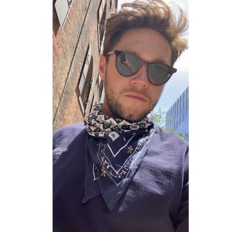 icarusblind's tweet photo. these are mine. i claim niall in scarfs and sunglasses. thank you for you attention https://t.co/sv4PtIR8LF