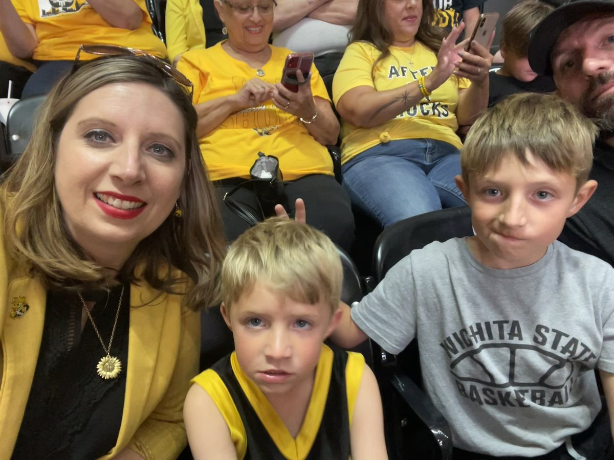 Dggirljenni's tweet photo. Another great night cheering on the @AfterShocksTBT! https://t.co/LRXEUIjlJ8! Conner is the hometown hero! ๐๐ค๐พ #onceashocker #alwaysaShocker #watchus #raiseemright https://t.co/CcIuDhwGrP