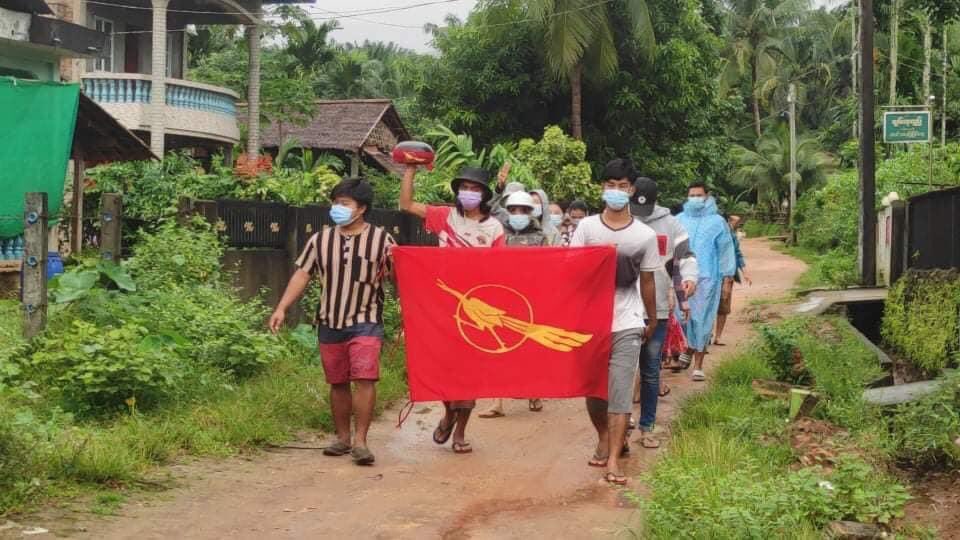 klatpri's tweet photo. Local residents of Launglon’s Nyinmaw village marched against military regime this morning.
JUNTA USES COVID AS WEAPONS       #WhatsHappeningInMyanmar #July21Coup https://t.co/eRUyrjLZJX