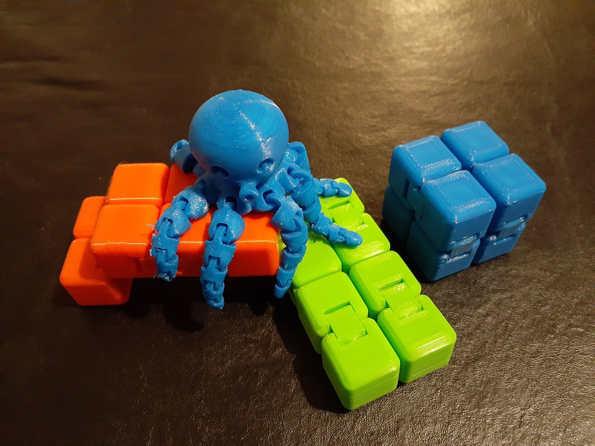 pmarcodelpont's tweet photo. #pulpo y #cuboinfinito #impresion3d #impresora3d #imprimiendo3d #3dprinting #3dprinter #cuteoctopus #infinitycube #colors #colores #creality #ender3v2 #ender #toys #juguetes https://t.co/yGVxAnbBJC