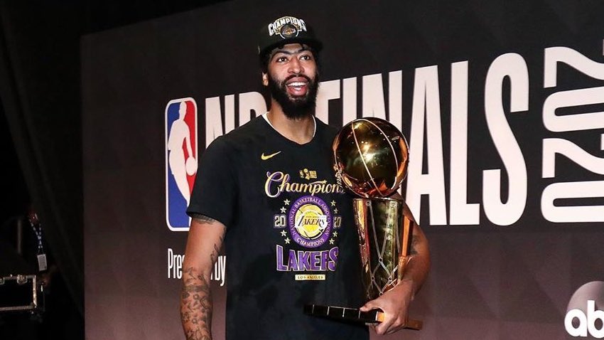 jaj2_'s tweet photo. Leave the Pelicans… 
Win a Chip 🏆😂 https://t.co/PnZmyfgoCq