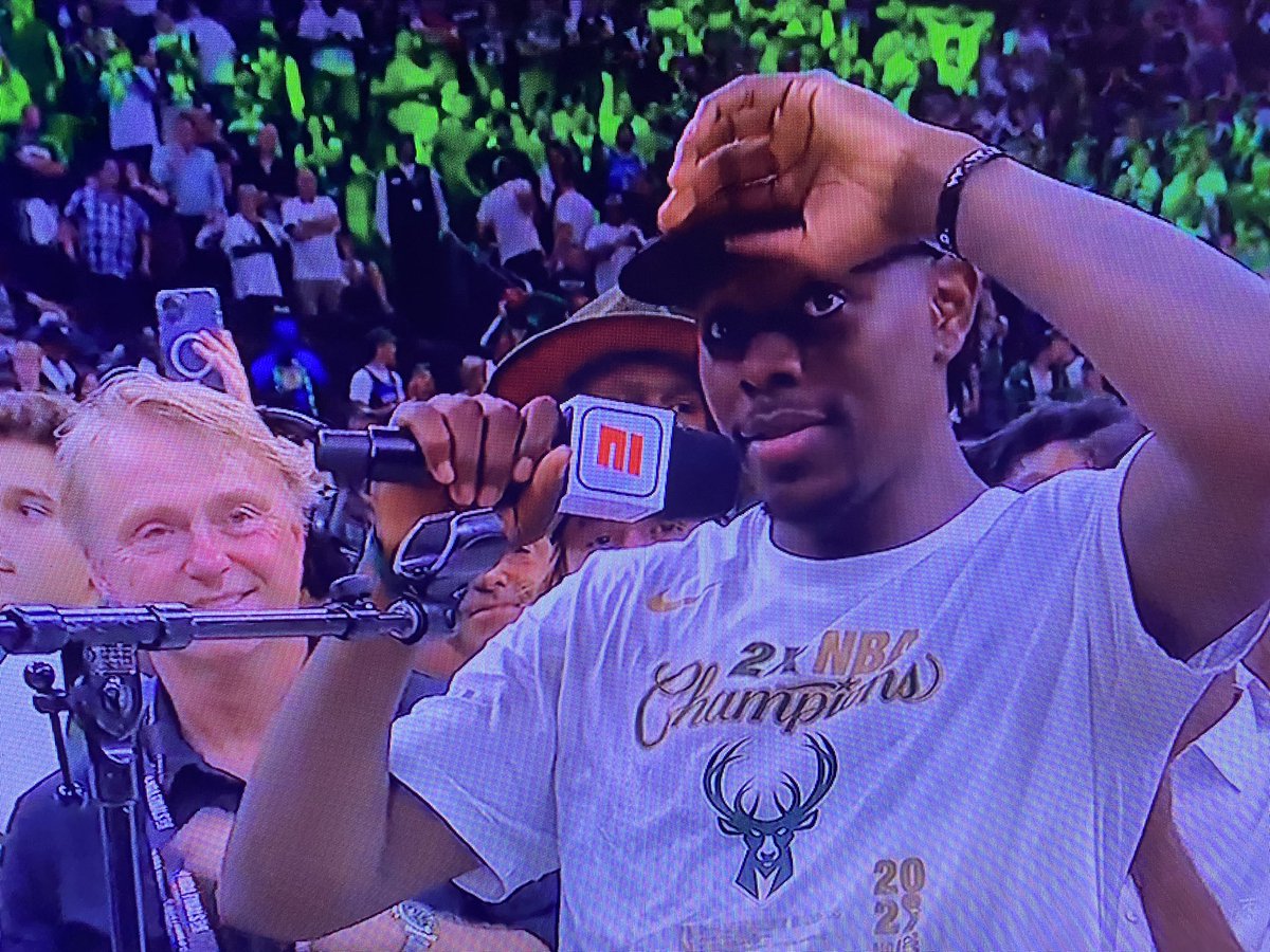 jaj2_'s tweet photo. Leave the Pelicans… 
Win a Chip 🏆😂 https://t.co/PnZmyfgoCq