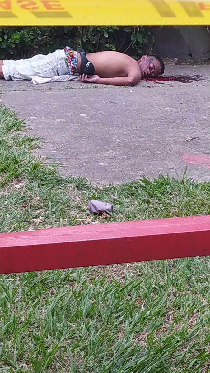 jamartinezcab's tweet photo. SOS urgente cali Colombia, ataque impune paramilitar asesina a joven en loma de la Cruz en la marcha del #20Julio
@ArchivaColombia 
@Declaracion @CIDH https://t.co/9fp4u44zrj