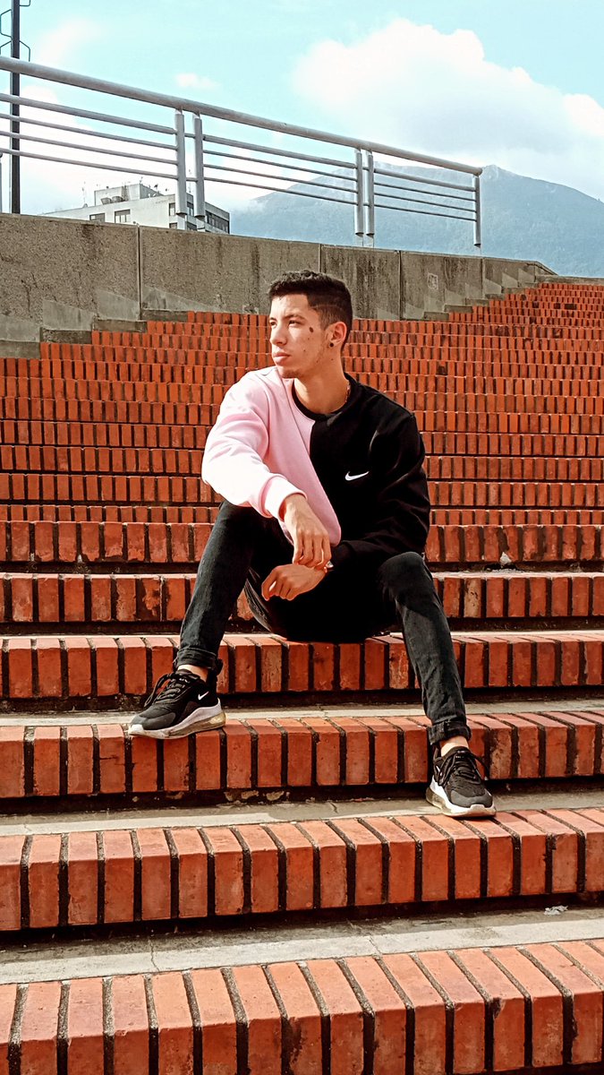 Alexgom87153397's tweet photo. Sin rendirme con vista a la cima #BuenasNoches #BuenasNochesATodos #fe #YouTuber #tiktokers #Pink https://t.co/wwE07QpG5z