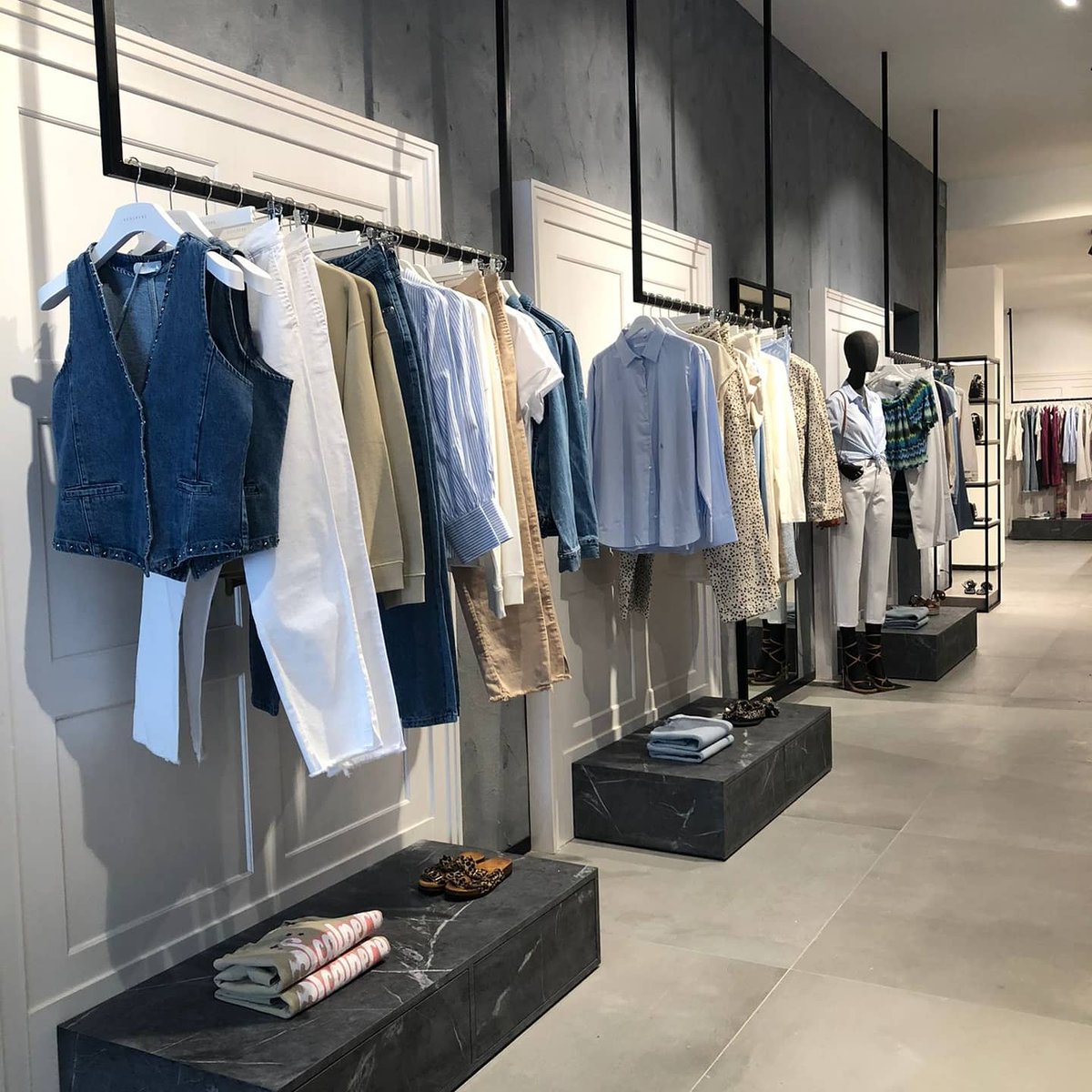 Muy buenos días compañer@s 

🔹️Sueño con pintar y Luego pinto mis sueños (Vincent Van Gogh).

                   IMAGINA 🔰 CREA

🔹️️Gadddiacademy@gmail.com 
🔹️Gadddiatelier@hotmail.com 
🔸️gadddiatelier.com 
🔸️Teléfono  646029879

➡️Un saludo 
➡️Alfredo Fernández