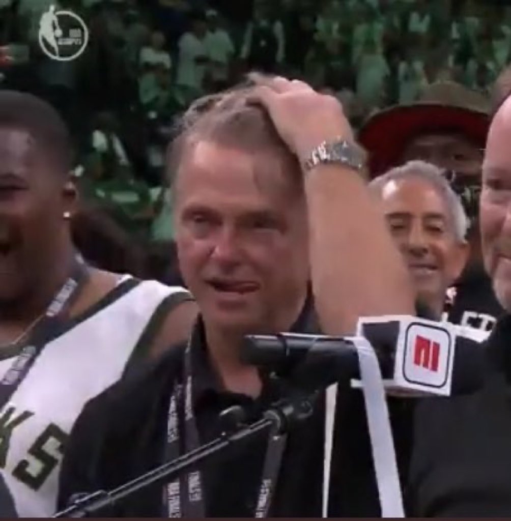 BaileyCarlin's tweet image. Me in the club at 3 am