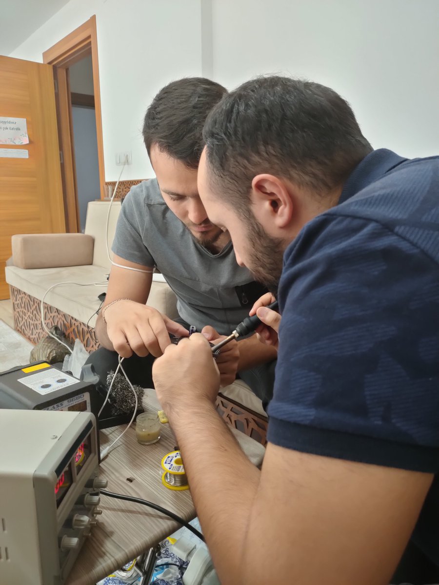 Final aşamasına geçen takımımız üretim aşamasında 🛠️
Bayramda açığız ✅

#MilliTeknolojiHamlesi  🚀
#TEKNOFEST2021

<a href="/roketsan/">ROKETSAN</a> 
<a href="/Selcuk/">Selçuk Bayraktar</a> 
<a href="/teknofest/">TEKNOFEST</a>