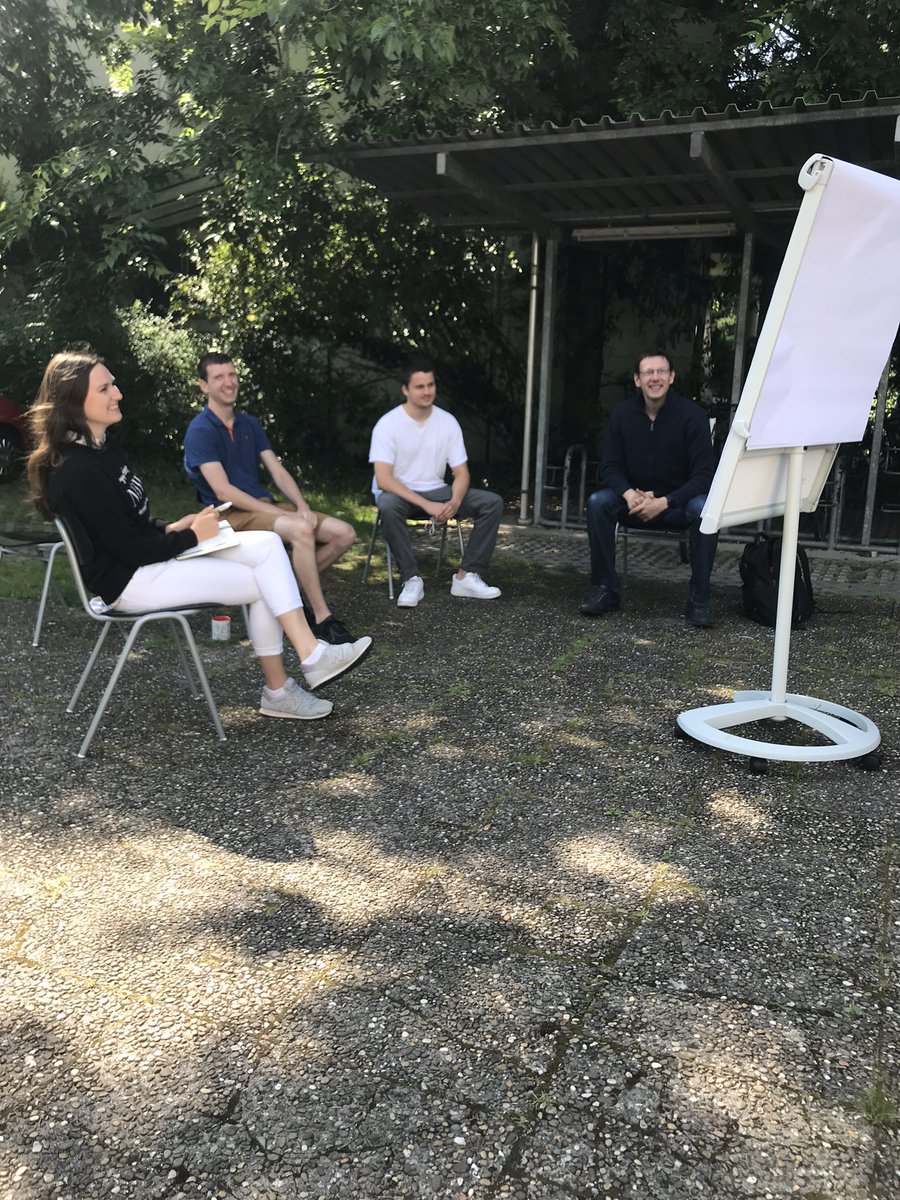 IUMS_HKA's tweet photo. Corona-konforme Besprechungen mal anders. Wir genießen das Wetter beim Arbeiten und machen das Beste draus, bevor es wieder vor die Bildschirme geht. 

#ArbeitMalAnders #Industrie40 https://t.co/f0HWf5RfHZ