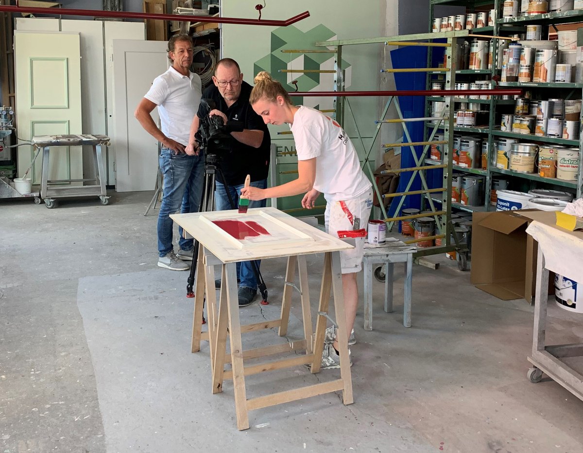 peka_ag's tweet photo. Aussergewöhnlich in jeder Hinsicht. Beste Qualität von der einzigen Schweizer #Pinselfabrik.

Gestern waren wir beim #Malerprofi #Furter in #Oberentfelden in seiner Werkstatt zu Gast und haben diverse Aufnahmen gemacht.

Bleiben Sie gespannt auf den fertigen Film... Coming soon. https://t.co/BQDJYbSL9V