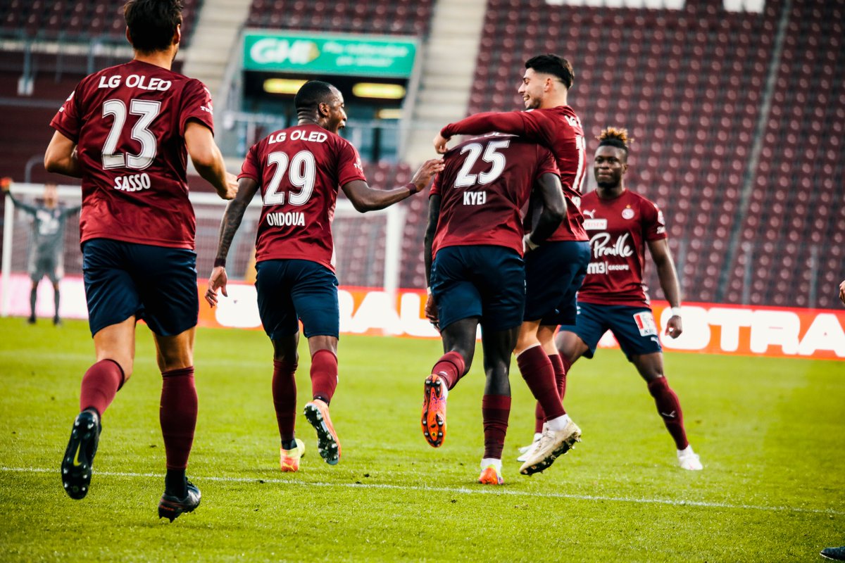 fcunion_es's tweet photo. Servette FC🇨🇭

Equipo de Ginebra, la ciudad más grande del país de la zona francófona, famosa por su lago y su fuente

Con 17 títulos de Liga, no ha podido ganar ninguna en el siglo XX. Contó en sus filas con jugadores muy conocidos como Karembeu, Rummenigge o Senderos https://t.co/DOsop6WyW5