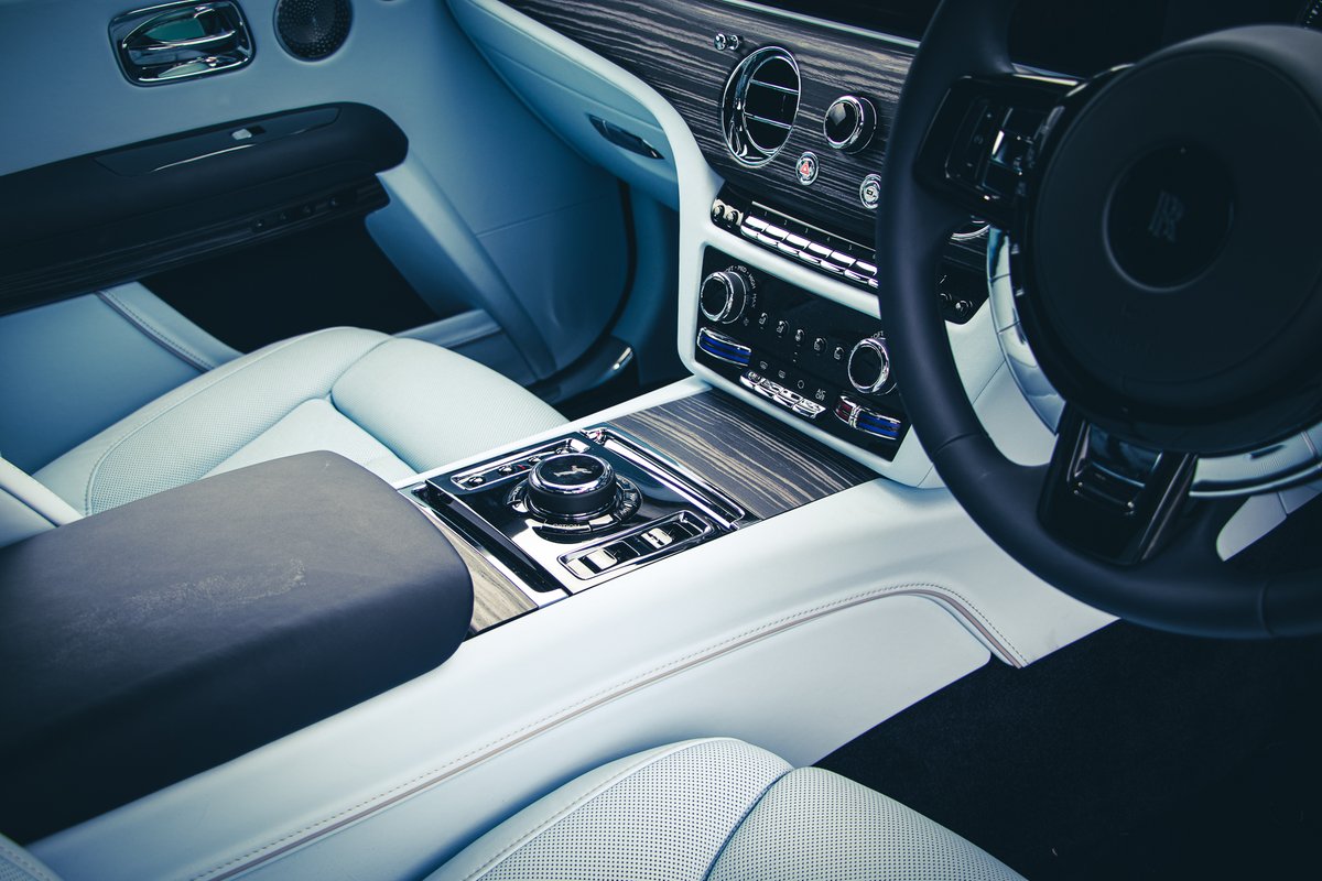 RollsRoyceLeeds's tweet photo. Our demos interior certainly got its fair share of attention last week, and you can see why!
#rollsroyce #ghost #newghost #demo #blue #interior #leather #yorkshire #leeds #luxury https://t.co/LK93ItVjot