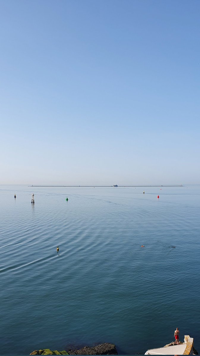 It's a beautiful day in Plymouth, but it will be a hot one! 🌡

Take care if you're out in the sun! ☀️

You can always keep cool by having a swim in the Sound!🏊‍♀️