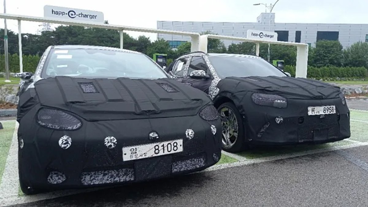AutoTimesNews's tweet photo. Today the first photos of the second all-electric model of the Korean brand - Hyundai IONIQ 6 sedan were published. This time we were shown the interior.

An image appeared on the Bobaedream forum showing the interior of the car, which is very similar

https://t.co/1PwqK4vwUL https://t.co/5N4o2DubA2