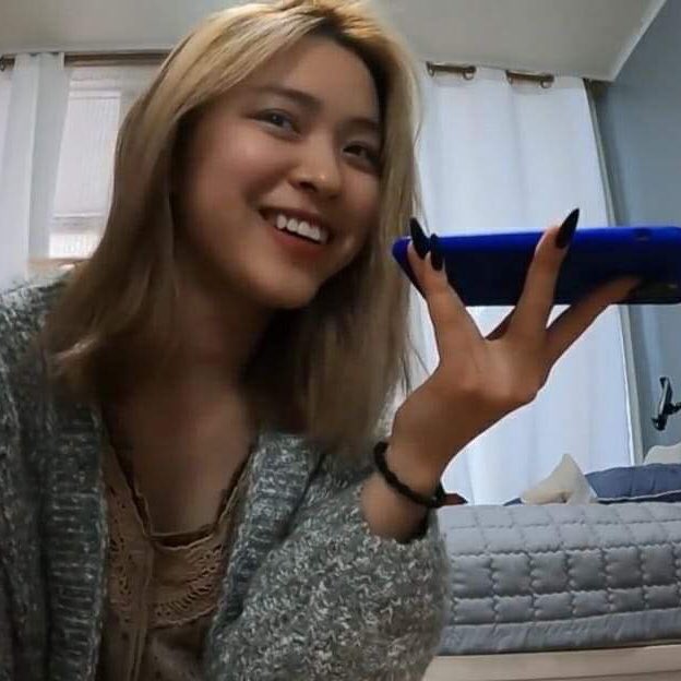 jinliaseulrene's tweet photo. — “EXCEPTION” —

A JINLIA / RYUJISU ONE SHOT AU wherein Ryujin was asked by a fan of which members she could be her roommate and she answered anyone but Lia. https://t.co/mxDsQbWUy8