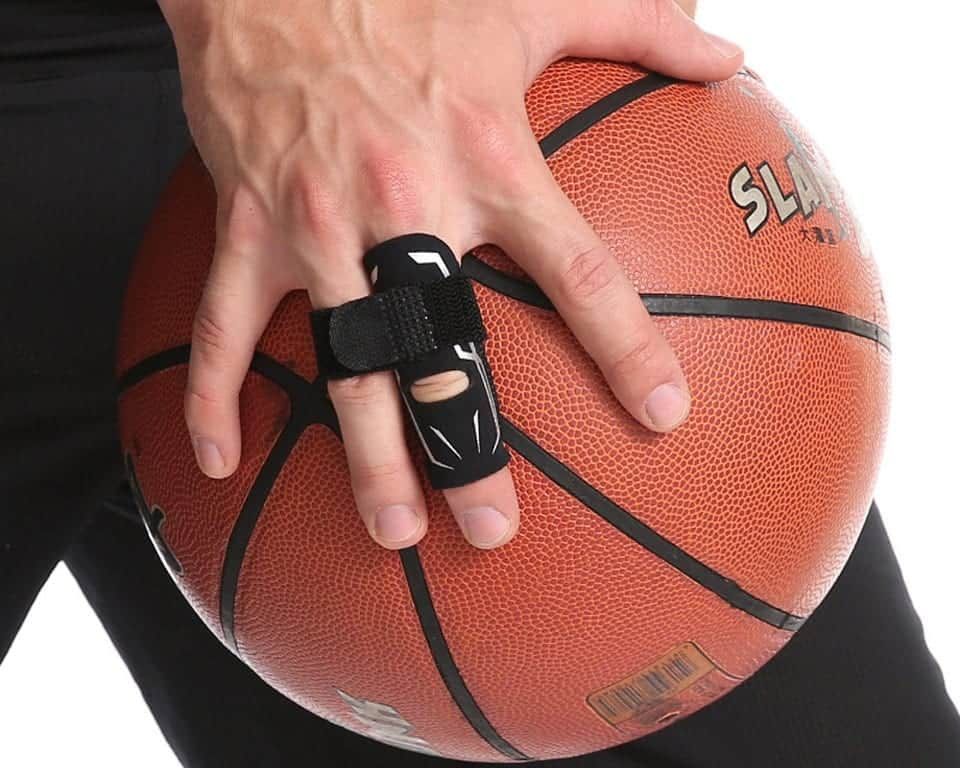 Fore_Sport1's tweet photo. 🏀A Finger Protector Guard For #Basketball Players🏀

☑️A sport pressurizer for finger or finger guard.
☑️Material: nylon.
☑️Color: black.
☑️Quantity: 1 piece and not one pair.

#foresport #foresportnews #foreblog #foremedia #sportsmagazine 
https://t.co/3PTZ0QnLiQ https://t.co/7CDFv6Mxv8