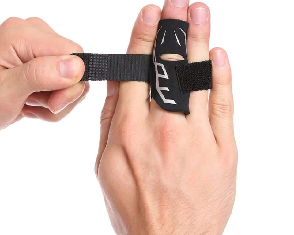 Fore_Sport1's tweet photo. 🏀A Finger Protector Guard For #Basketball Players🏀

☑️A sport pressurizer for finger or finger guard.
☑️Material: nylon.
☑️Color: black.
☑️Quantity: 1 piece and not one pair.

#foresport #foresportnews #foreblog #foremedia #sportsmagazine 
https://t.co/3PTZ0QnLiQ https://t.co/7CDFv6Mxv8
