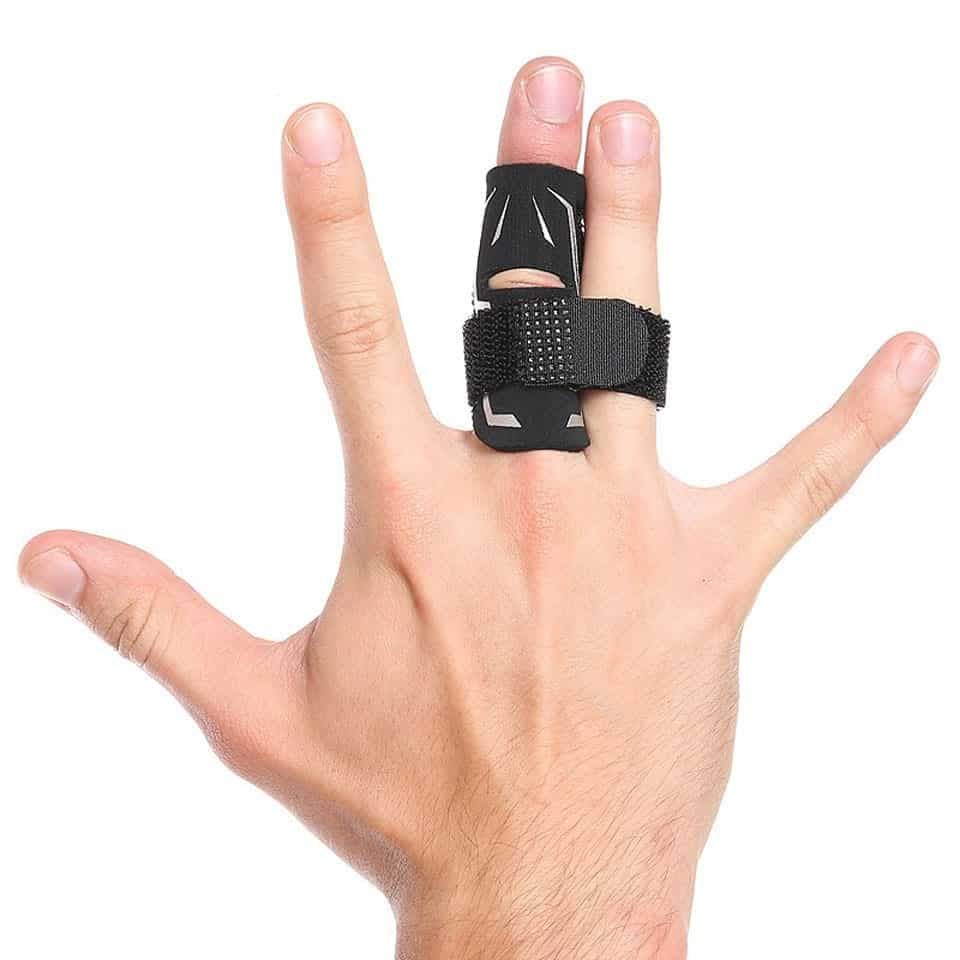 Fore_Sport1's tweet photo. 🏀A Finger Protector Guard For #Basketball Players🏀

☑️A sport pressurizer for finger or finger guard.
☑️Material: nylon.
☑️Color: black.
☑️Quantity: 1 piece and not one pair.

#foresport #foresportnews #foreblog #foremedia #sportsmagazine 
https://t.co/3PTZ0QnLiQ https://t.co/7CDFv6Mxv8