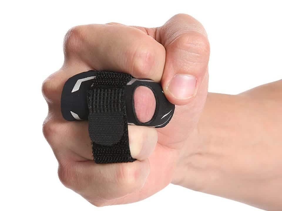 Fore_Sport1's tweet photo. 🏀A Finger Protector Guard For #Basketball Players🏀

☑️A sport pressurizer for finger or finger guard.
☑️Material: nylon.
☑️Color: black.
☑️Quantity: 1 piece and not one pair.

#foresport #foresportnews #foreblog #foremedia #sportsmagazine 
https://t.co/3PTZ0QnLiQ https://t.co/7CDFv6Mxv8
