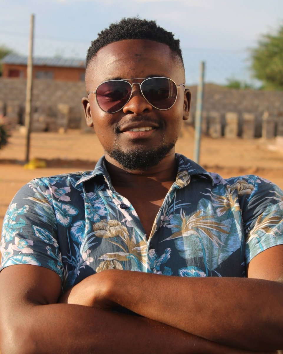 Today I celebrate 3 years of being drug free and I couldn't have done it without my patient family. On the left is a picture of me 3 years ago and on the right is a picture of me today. Kea leboga 🙏🏿