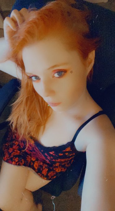 I love this old baby doll. I wore it to work for a video call tonight. What do you think ? :) https://t<a href="/tag/redheads"class="tags"><span>#redheads</span></a><a href="/tag/onlyfansfreak"class="tags"><span>#onlyfansfreak</span></a>