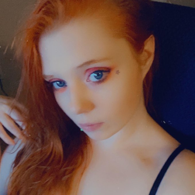 I love this old baby doll. I wore it to work for a video call tonight. What do you think ? :) https://t<a href="/tag/redheads"class="tags"><span>#redheads</span></a><a href="/tag/onlyfansfreak"class="tags"><span>#onlyfansfreak</span></a>